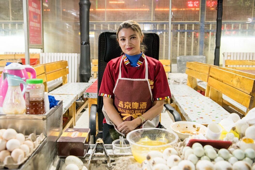 新疆旅行遇“奇事”，和田夜市的鸡蛋鸭蛋居然是烤熟的！