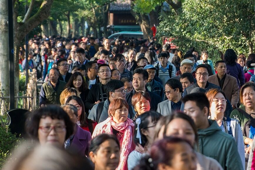 中秋国庆休闲游，一定要避开这些地方，人多得像海潮水！