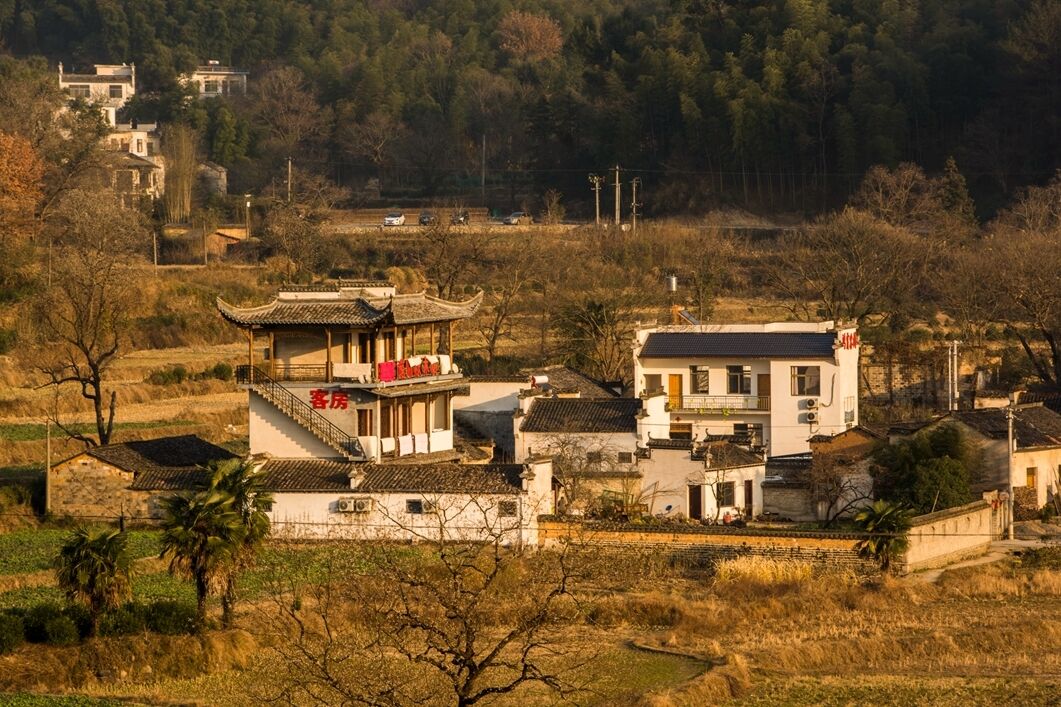 黄山有座迷人村落，比宏村更古朴，一到深秋就成摄影天堂！