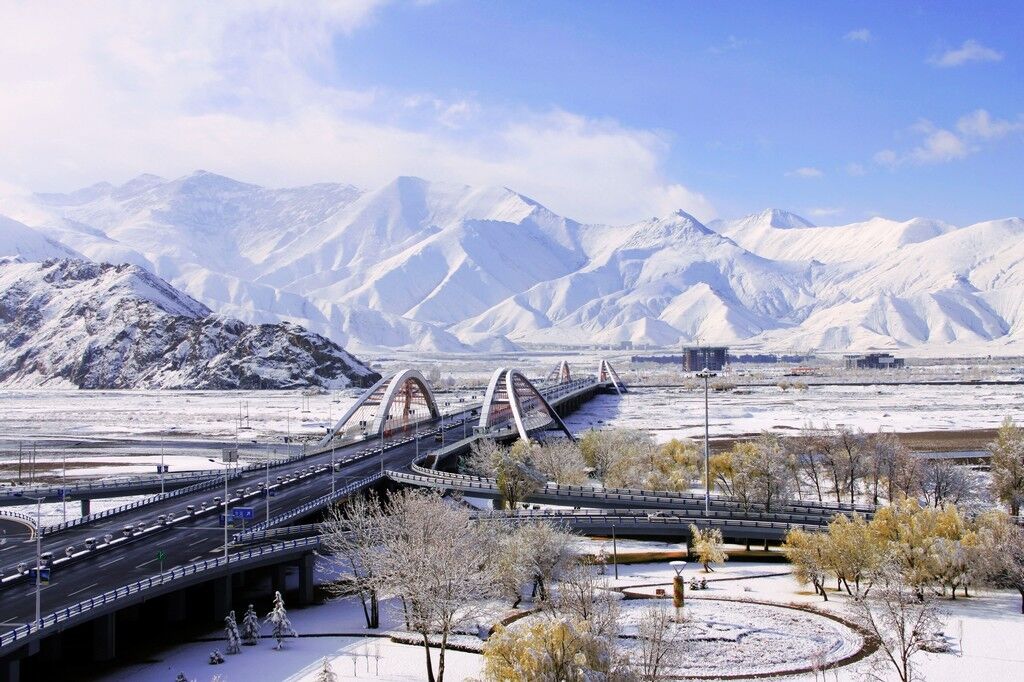 为什么建议一定要坐一次火车去西藏呢？风景太美了