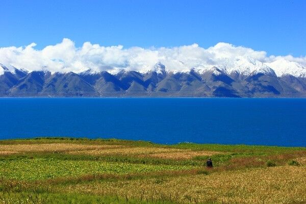 西藏这湖虽没跻身于“三大圣湖”中，却是完全在中国境内最深的！