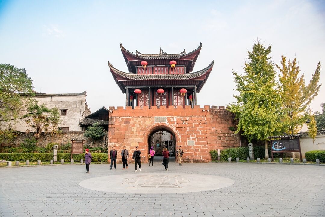 中国最&ldquo;奇怪&rdquo;的古城，明明位于湖南，游客却总以为在贵州！