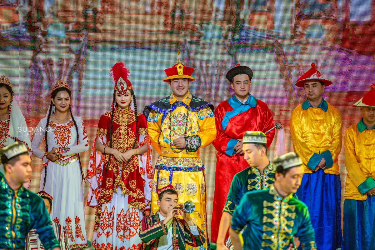 历史上真有“香妃”，琼瑶阿姨没瞎编，游客体验新疆传统婚礼
