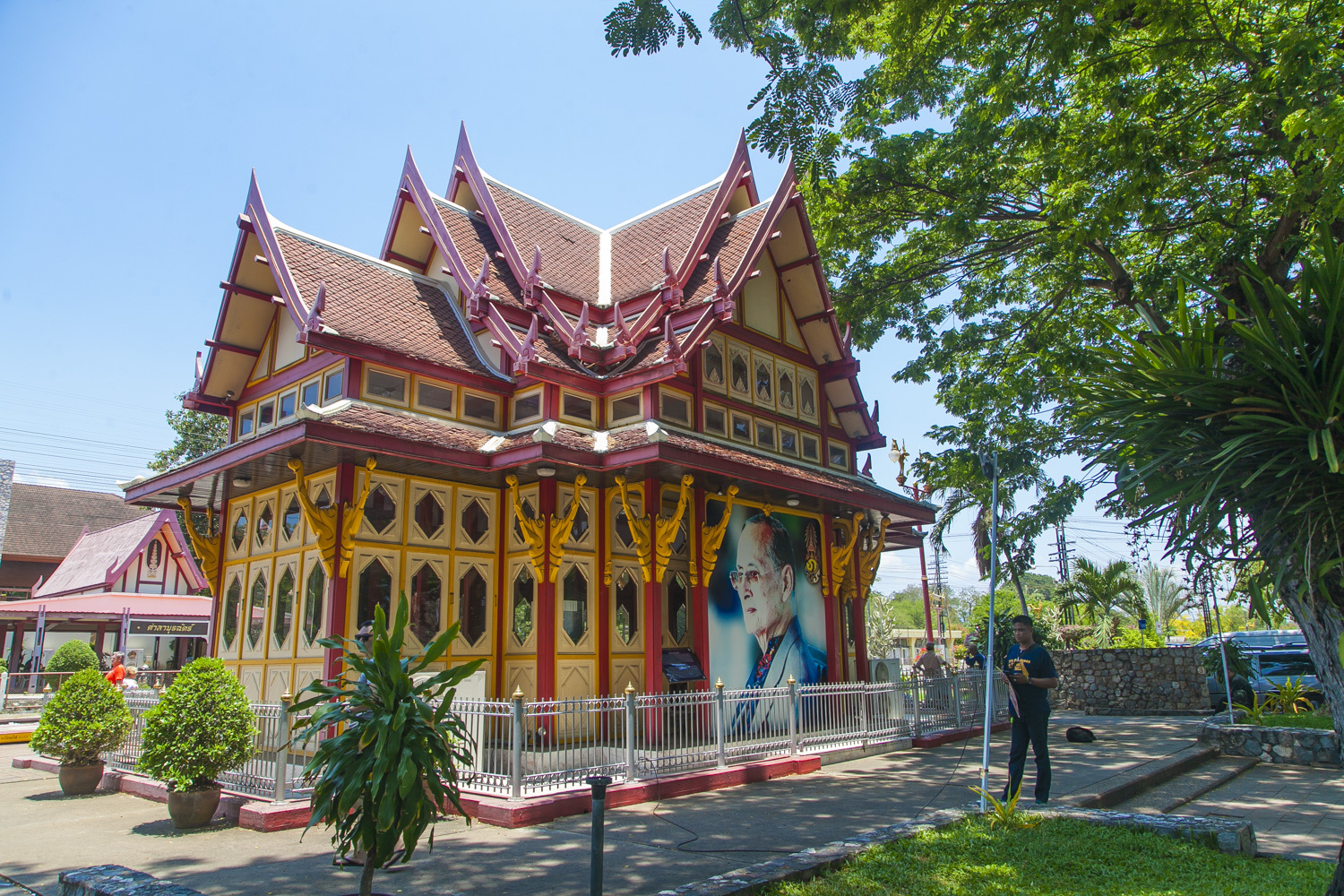 泰国最古老的火车站，建在最美的海滨度假胜地，像城堡一样漂亮