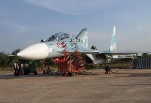 越南王牌战机首次公开，凄惨模样让印度不忍直视：不如中国歼10