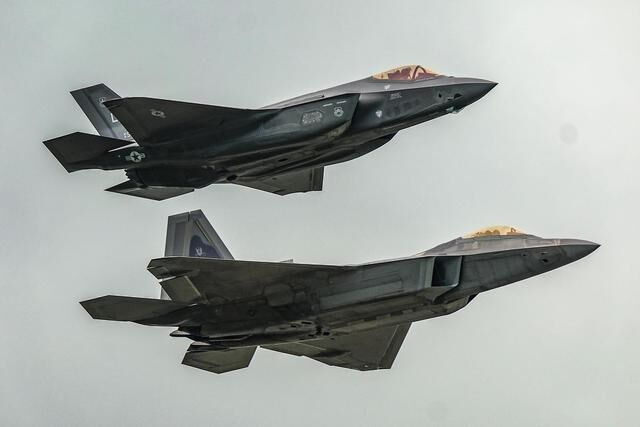 52架F35一字排开，美军亮出世界最强王牌！专家：伊朗已噤若寒蝉