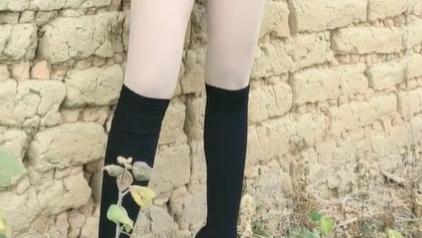 村花进城打工后，穿衣风格就成这样了！