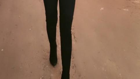 村花穿高跟鞋赶集，也不觉得累！