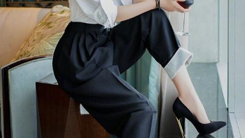 老婆天天在家把衣服换来换去，我看着都烦！