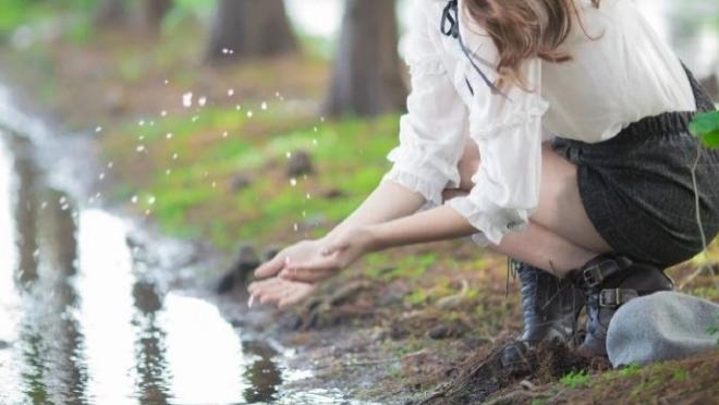 美女一个人来郊外，心真大！