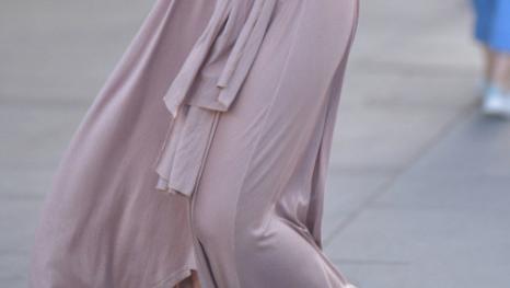 少妇每次上街叫我给她拍照，我都不想去了！