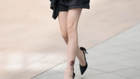 满满的御姐风，回眸一笑也太治愈了吧！