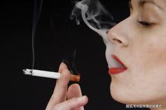 中国每年七十八万人确诊肺癌，医生忠告，最好改变这种坏习惯