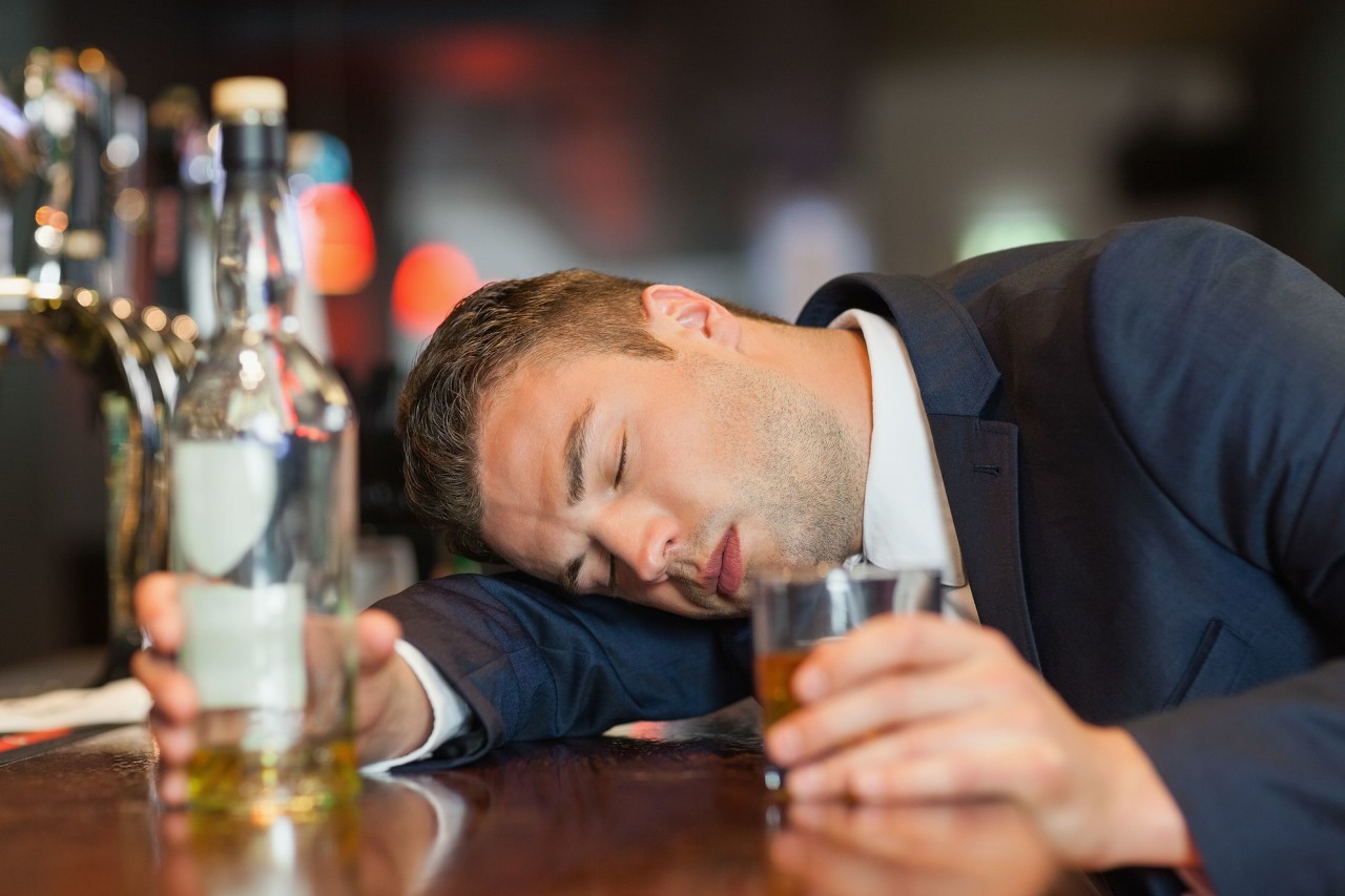 喝酒出现四个信号，离疾病会很近，长期酗酒，三个部位要定期体检