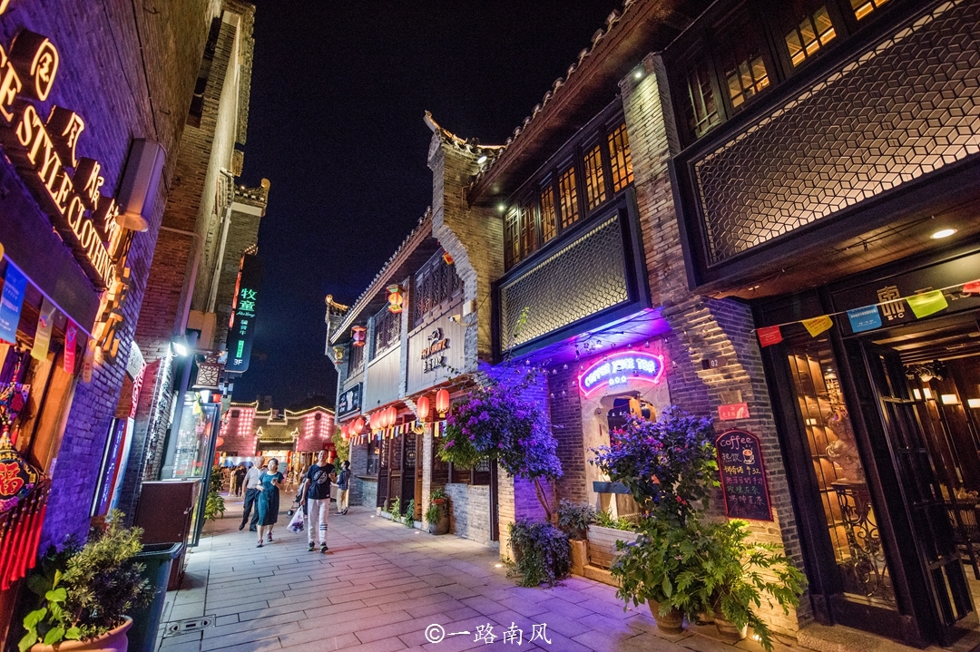 广西历史最悠久的古街巷，夜景迷人，不在南宁！