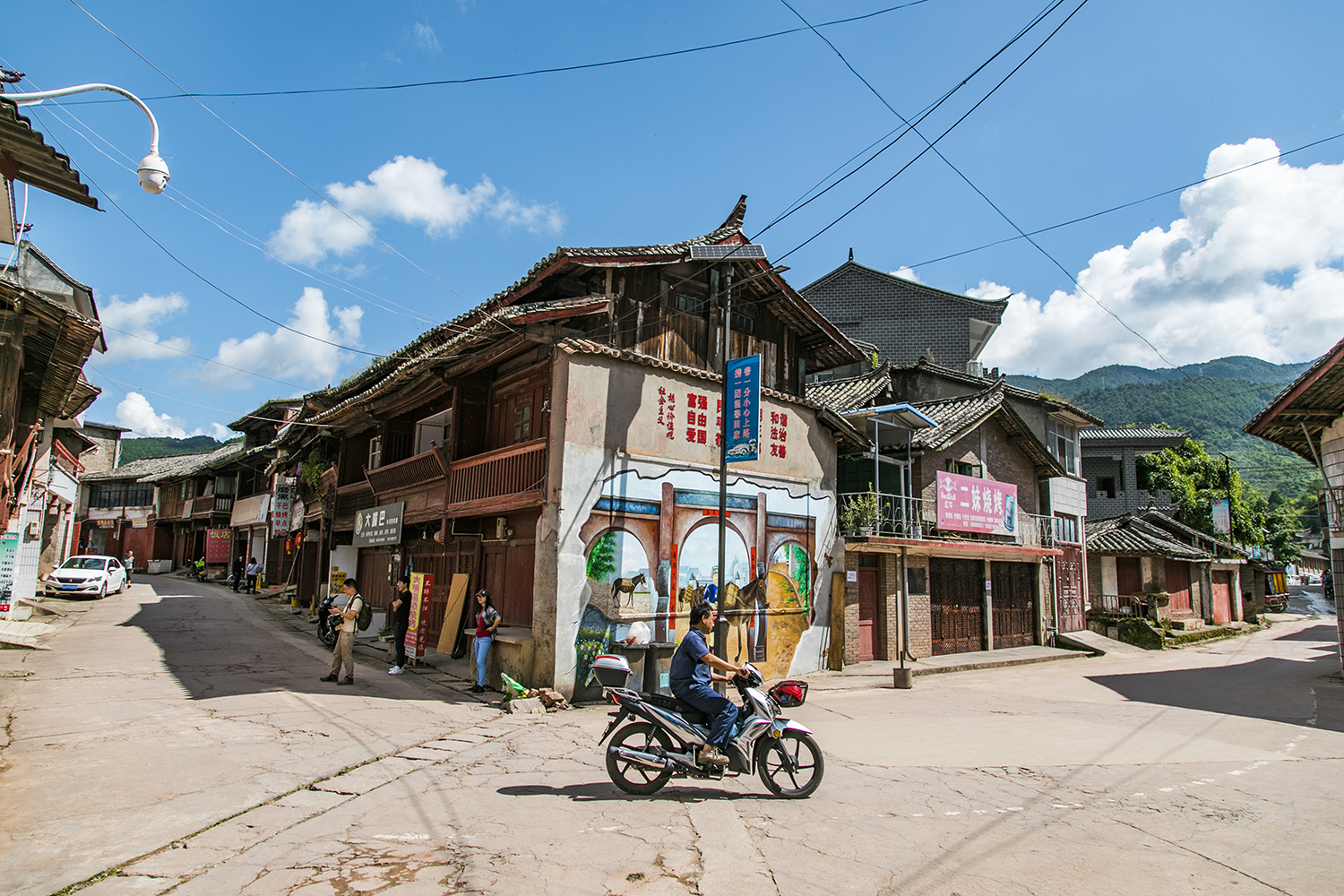 国内最有烟火气的4个古镇，有花有酒有故事，全都去过的人不多