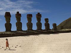 石头竟能垂直行走？揭复活岛石像运输之谜