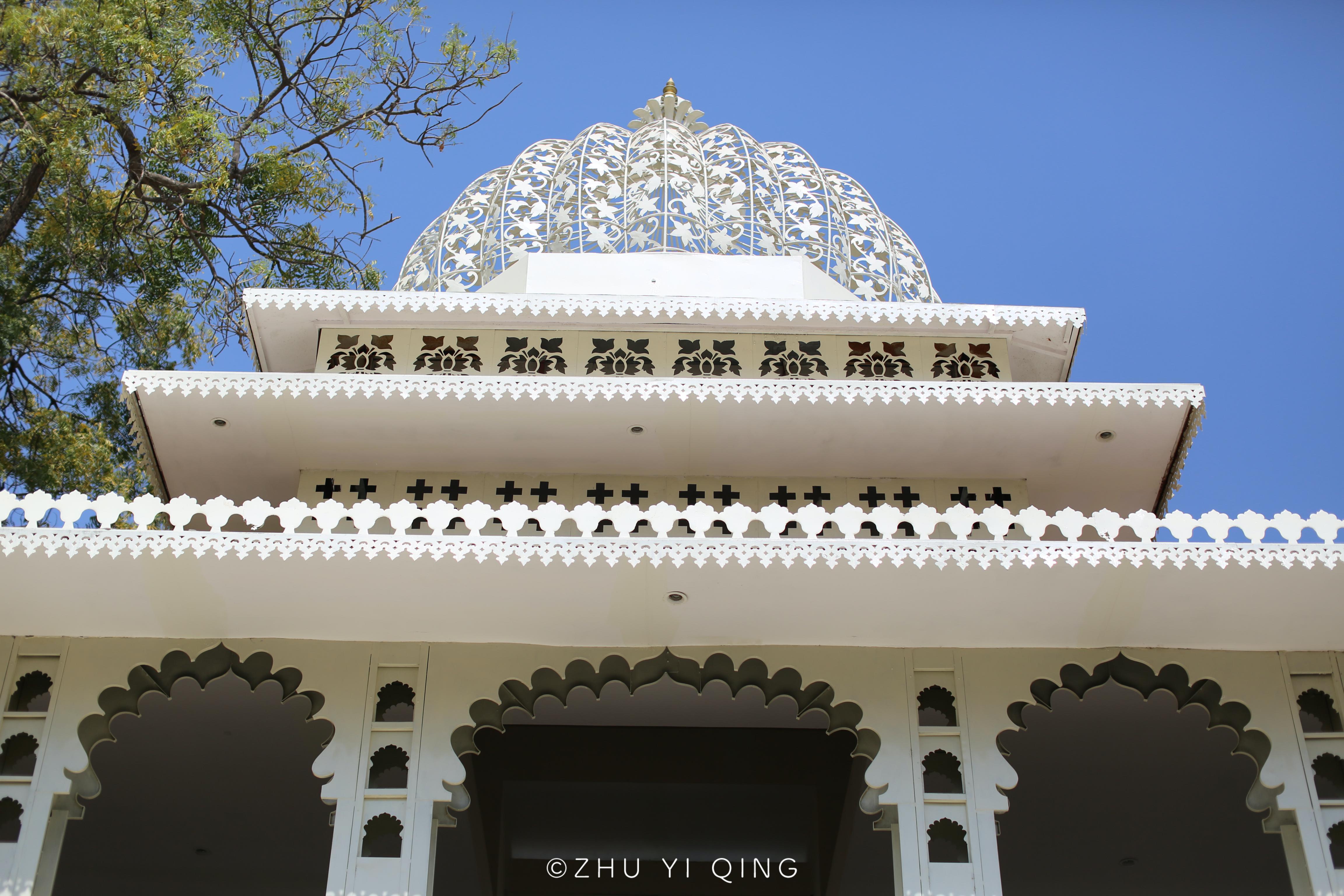 印度一座独特的浪漫之城，城内建筑全是白色，环境干净得不像印度