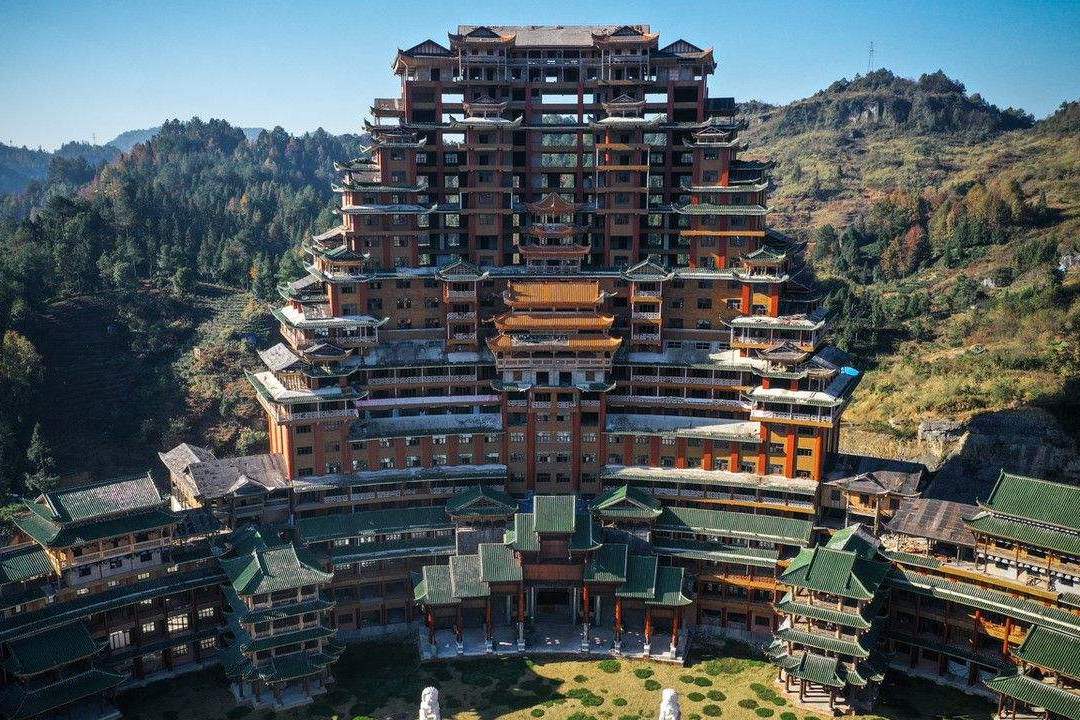 贵州一座神奇的建筑，举债2亿建成，高达近百米却没用一颗螺丝钉