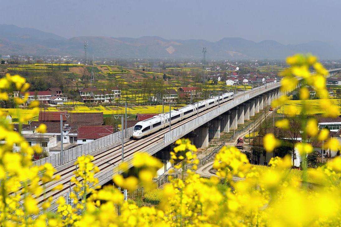中国最霸气的高铁，两个网红城市间的航线，因它而被迫停飞
