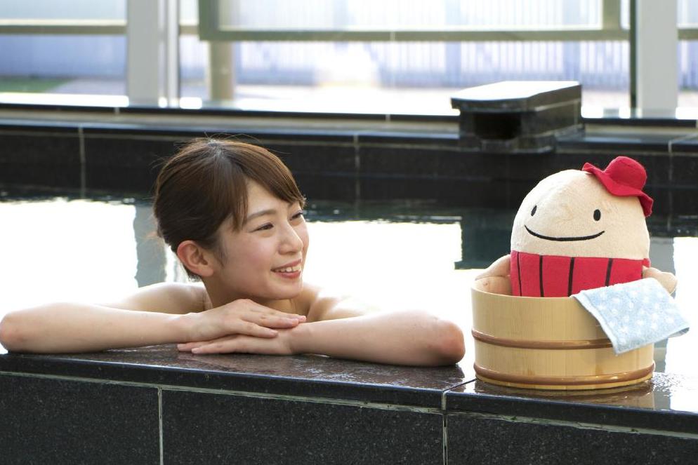 连续四年获全球十佳机场，可边泡温泉边看飞机，还是日本人会享受