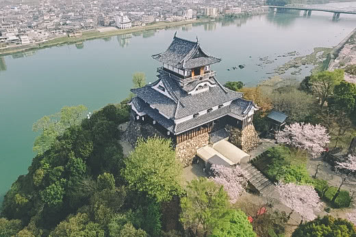 日本最后一个私有之城，为五大国宝城之一，还和李白有渊源