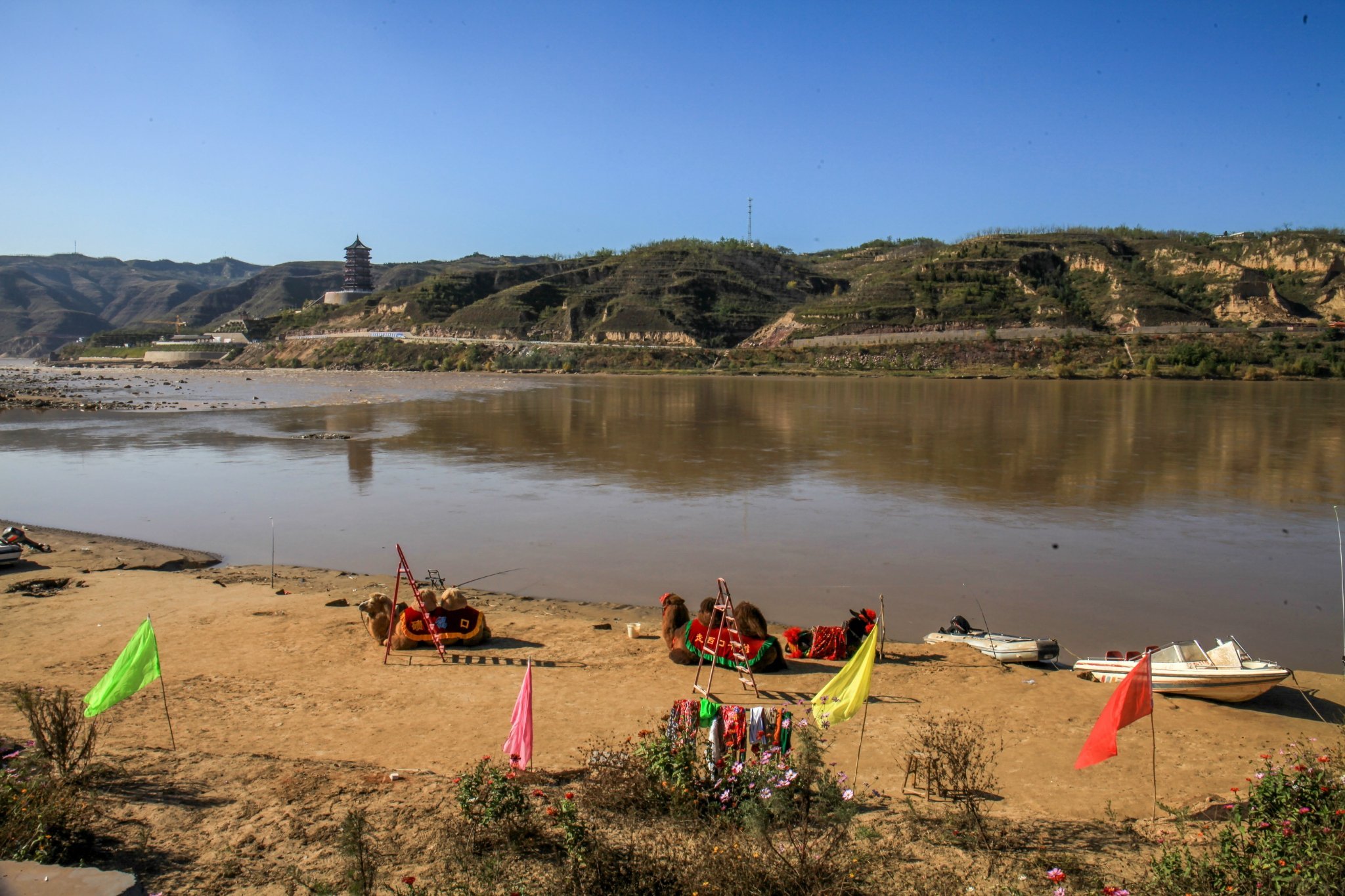 山西有座充满黄土风情的古镇，就在黄河边上，出产的红枣很有名