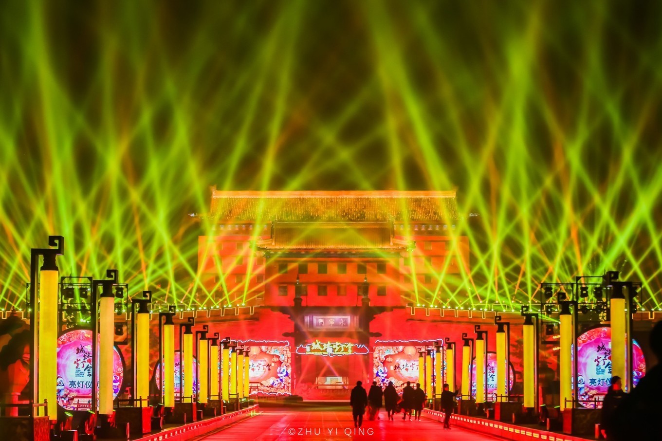 古都西安最美的一刻，整座城市被花灯包围，如今只等它重新开灯