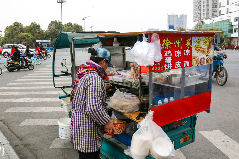 回忆旅途故事，常州大街卖徐州菜煎饼的阿姨一张饼的温情
