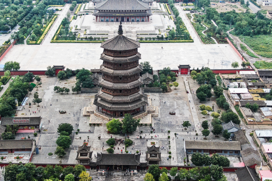 和比萨斜塔齐名的应县木塔，网友说航拍看就很美，省了门票钱