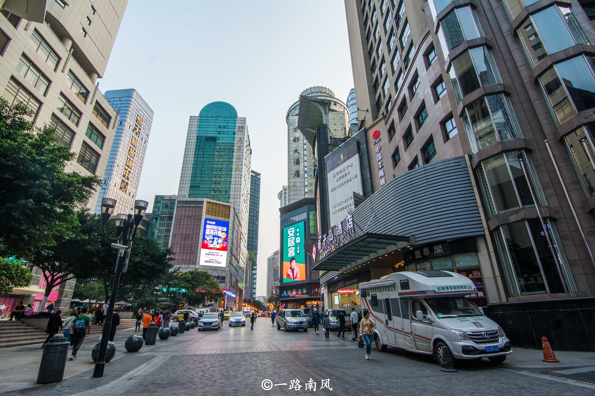 最让外国游客感到意外的中国城市，以为走路累，没想到繁华似纽约