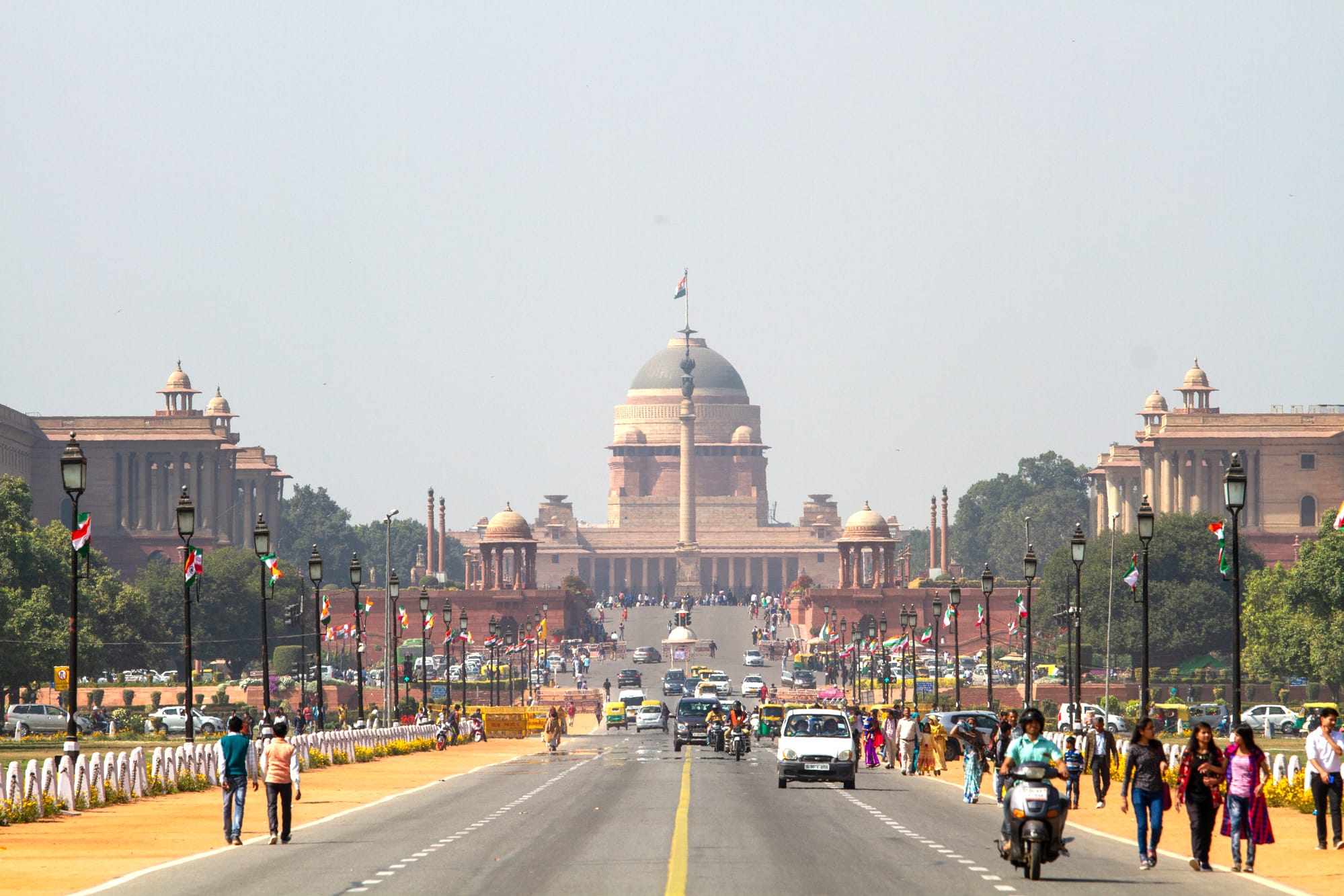 印度首都德里最美的大道，印度门和总统府遥遥相望，游客络绎不绝