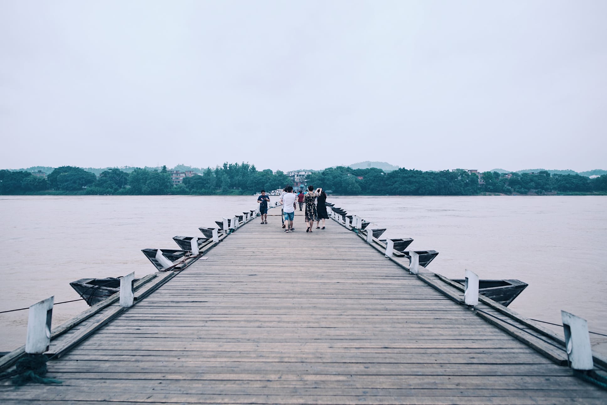 我国最&ldquo;奇怪&rdquo;的桥，漂浮在江面上800多年，如今依然可行人