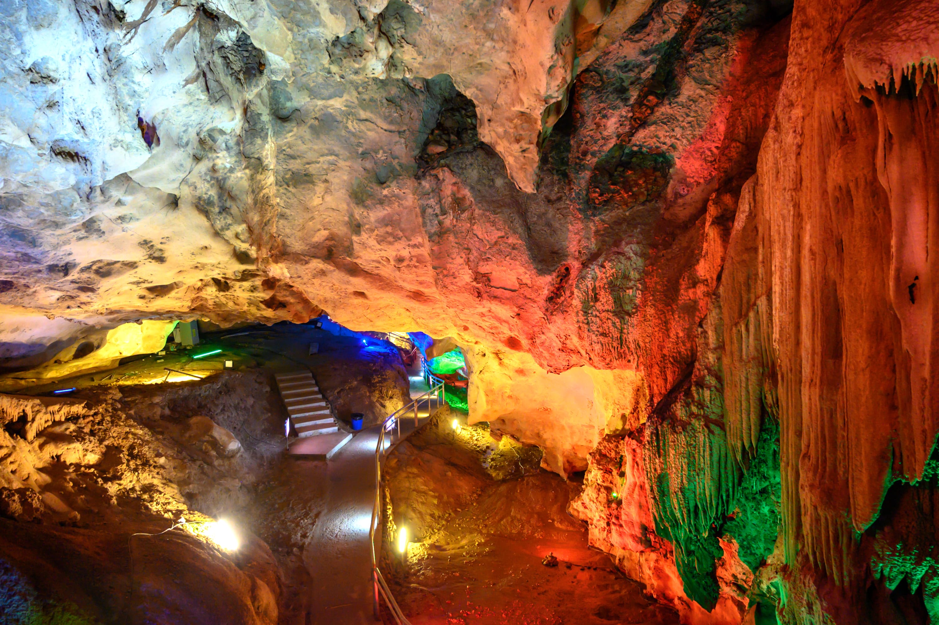 探秘桐庐天子洞，国内最大的竖井式溶洞之一，山体内&ldquo;别有洞天&rdquo;