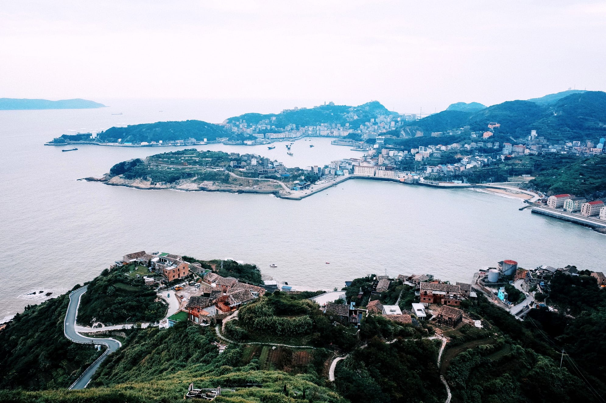 浙江东南最美的小镇，百年石屋点缀在山海间，被誉为&ldquo;石屋之乡&rdquo;