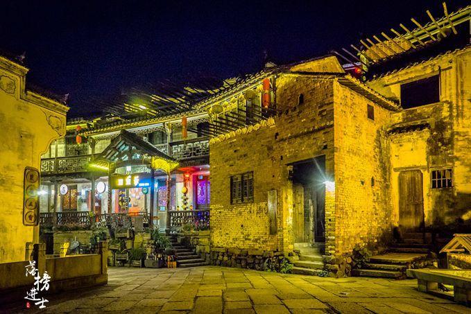 婺源最美的&ldquo;古村落&rdquo;，建在山上，夜色下仿佛回到明清