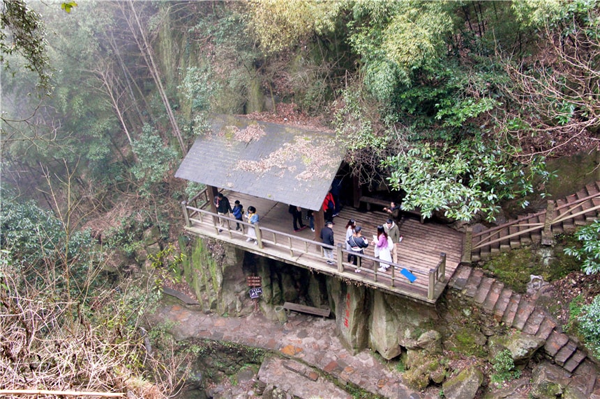 南非人花2个亿，在江南第一名山打造了一个童话城堡，就在浙江省