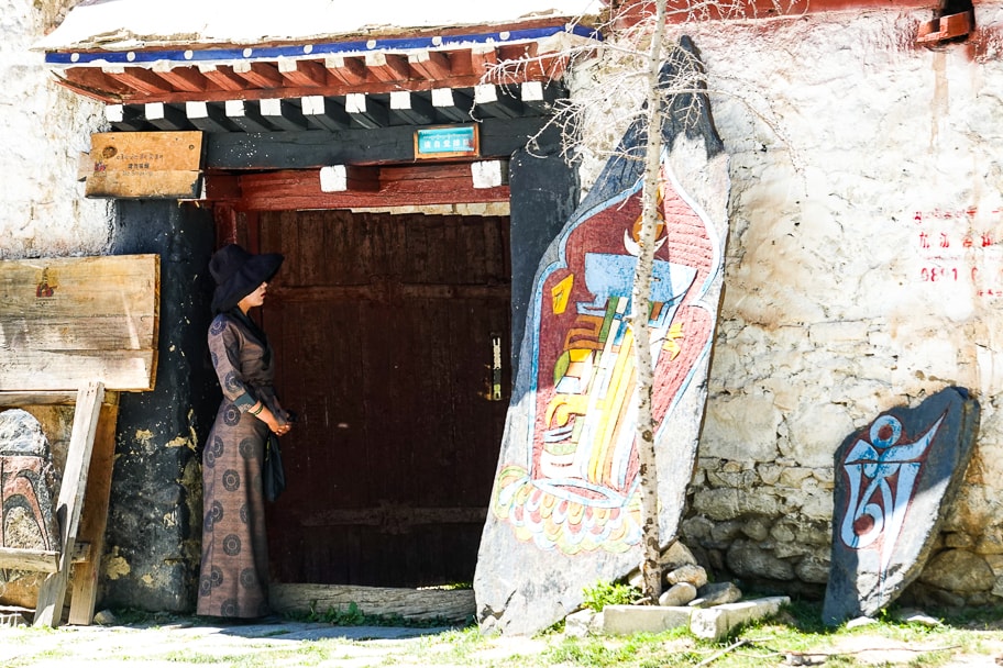 来藏文藏香的发明创造者故乡，学习藏香制作，感受西藏独特文化
