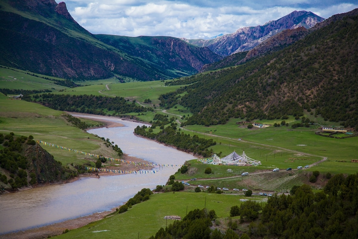 青藏高原之上的壮美丹霞，玉树巴艾涌，令人震撼的世界级自然奇观
