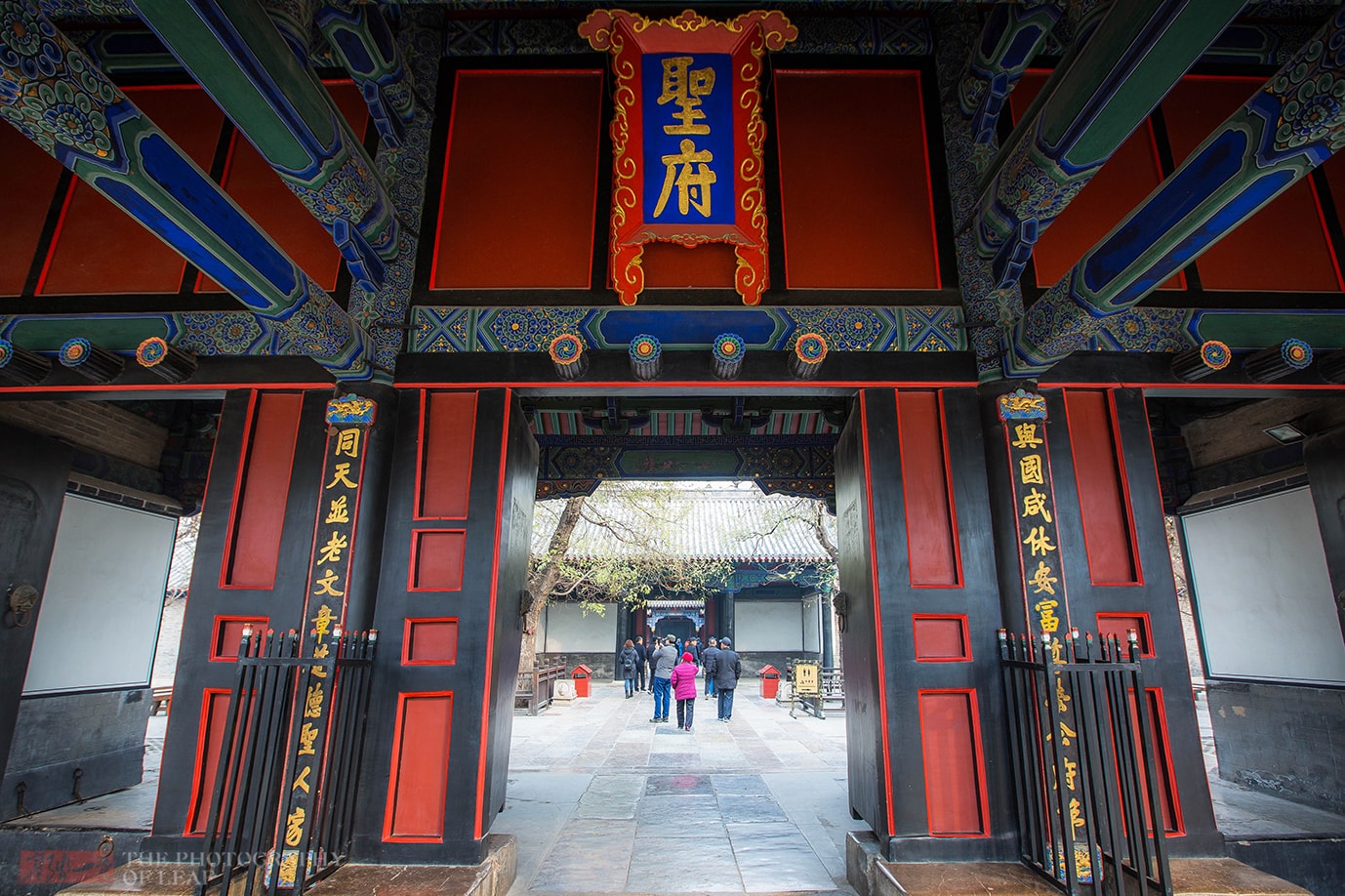 山东孔府大门对联有两个“错字”，后人想象力丰富，纪晓岚背黑锅