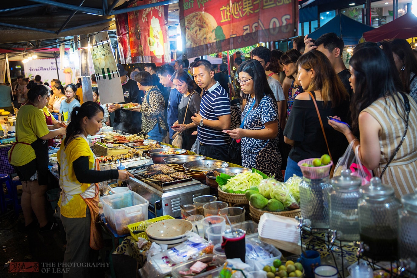 泰国夜市上的奇葩食物，口味太重了，请大家口下留情
