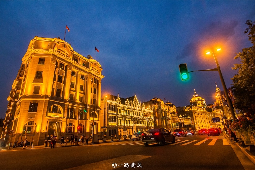 中国最小的直辖市，面积约相当于重庆的十三分之一，外国游客众多