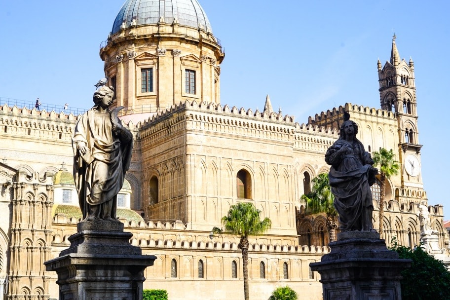 上百人搭轮渡抵达西西里，当地市长发飙，云游西西里首府巴勒莫