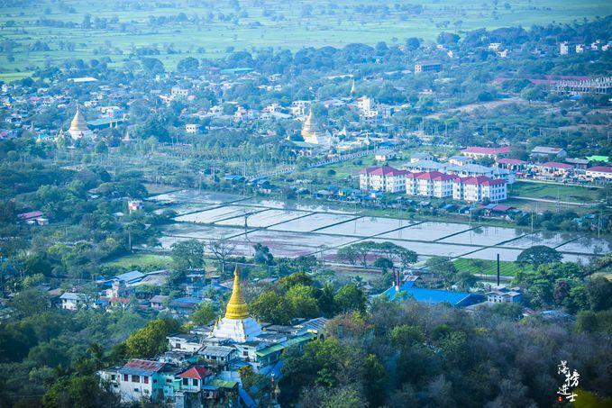 缅甸这座山仅有260米，却是俯览曼德勒的好地方，无数游客来打卡