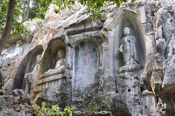 西湖有座山，因济公闻名天下，山高仅168米，却遍布着300多处石窟