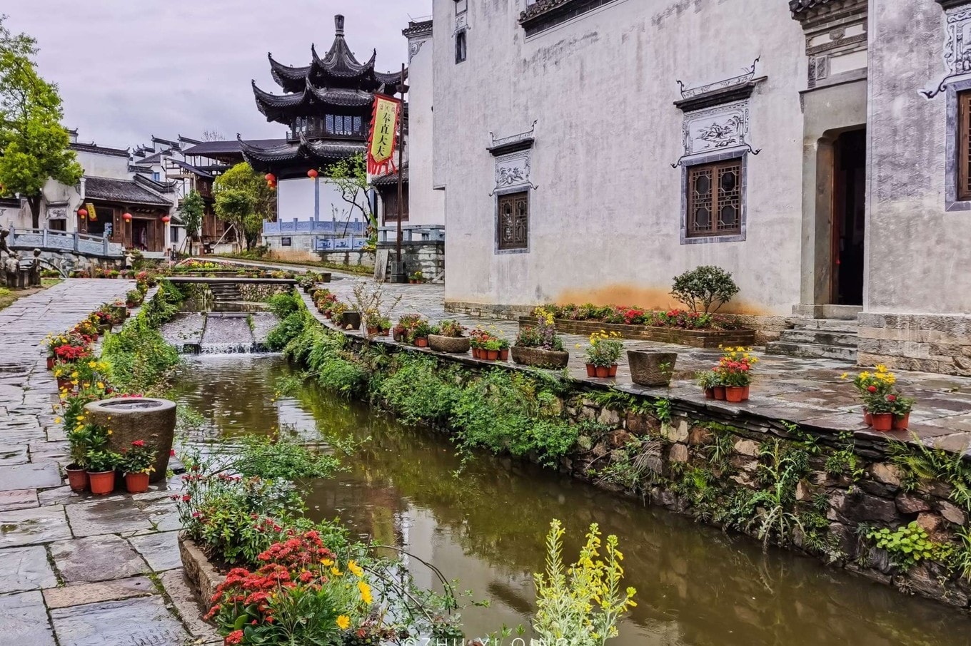 中国有一座千年古村，明明位于江西，却到处都是徽派风格的建筑