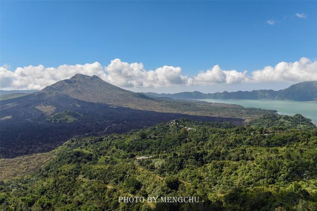 巴厘岛京打马尼，百年前才喷发过的活火山，景色格外怡人