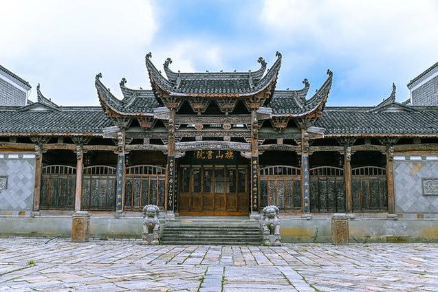 世界上最大的“双面古戏楼”，就藏在贵州一座千年古镇，气派十足