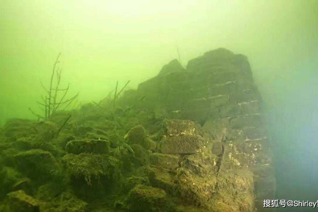 国内唯一的水下长城，长50公里距今500年历史，淹没至水下成绝景