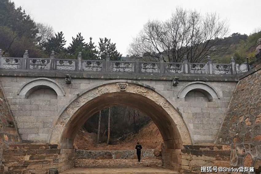 山西元代古桥遭破坏性修复，珍贵文物部件都被移走，现代石料取而代之